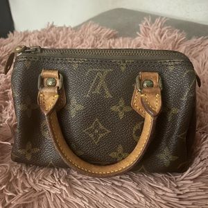 Mini LV purse in great condition